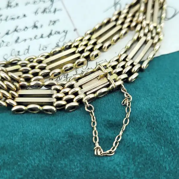 15ct Gold Antique Gate Bracelet — image 4