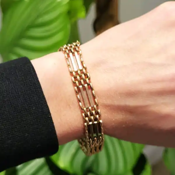 15ct Gold Antique Gate Bracelet — image 6
