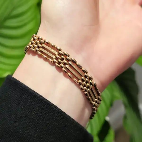 15ct Gold Antique Gate Bracelet — image 7
