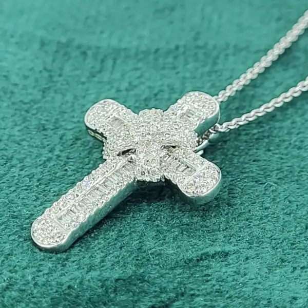 18ct White Gold Diamond Cross — image 4
