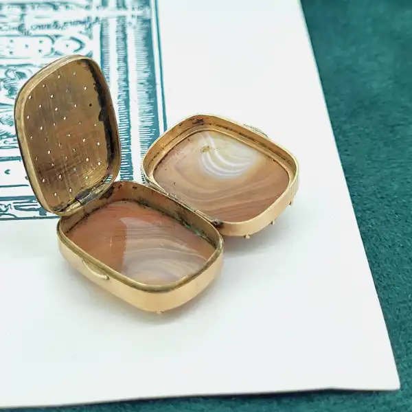 Antique Victorian Vinaigrette in 9ct Rose Gold with Scottish Agate — image 2