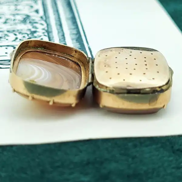 Antique Victorian Vinaigrette in 9ct Rose Gold with Scottish Agate — image 6
