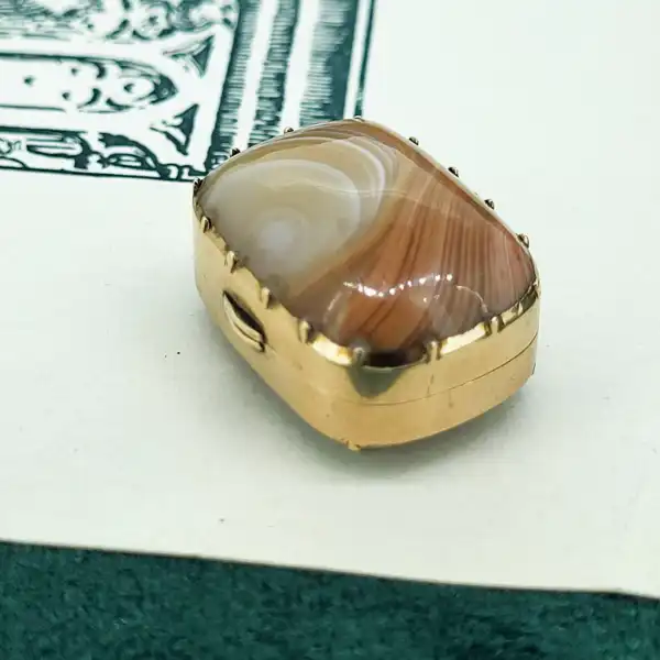 Antique Victorian Vinaigrette in 9ct Rose Gold with Scottish Agate — image 9