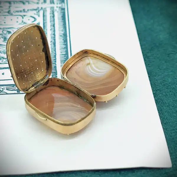 Antique Victorian Vinaigrette in 9ct Rose Gold with Scottish Agate