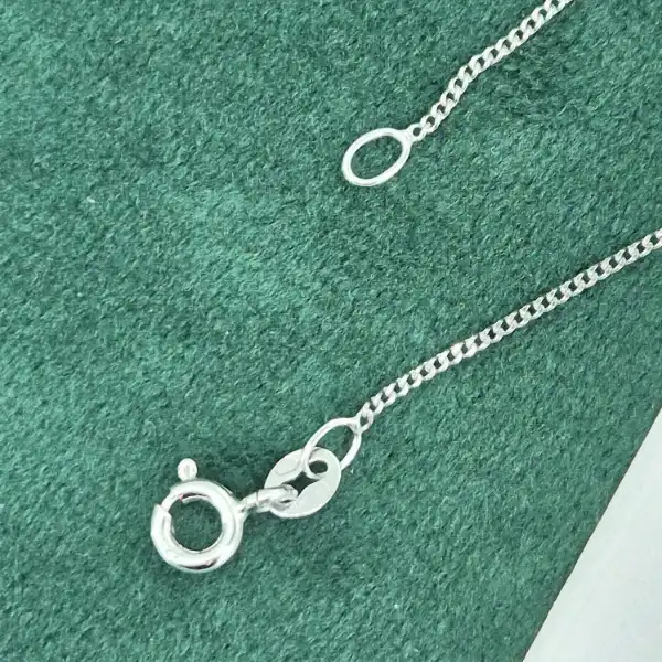 18ct Gold Diamond Art Pendant — image 8