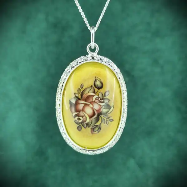 18ct Gold Diamond Art Pendant