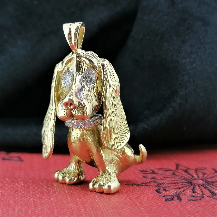 18ct Gold Basset Dog Pendant with Diamond Eyes — image 2