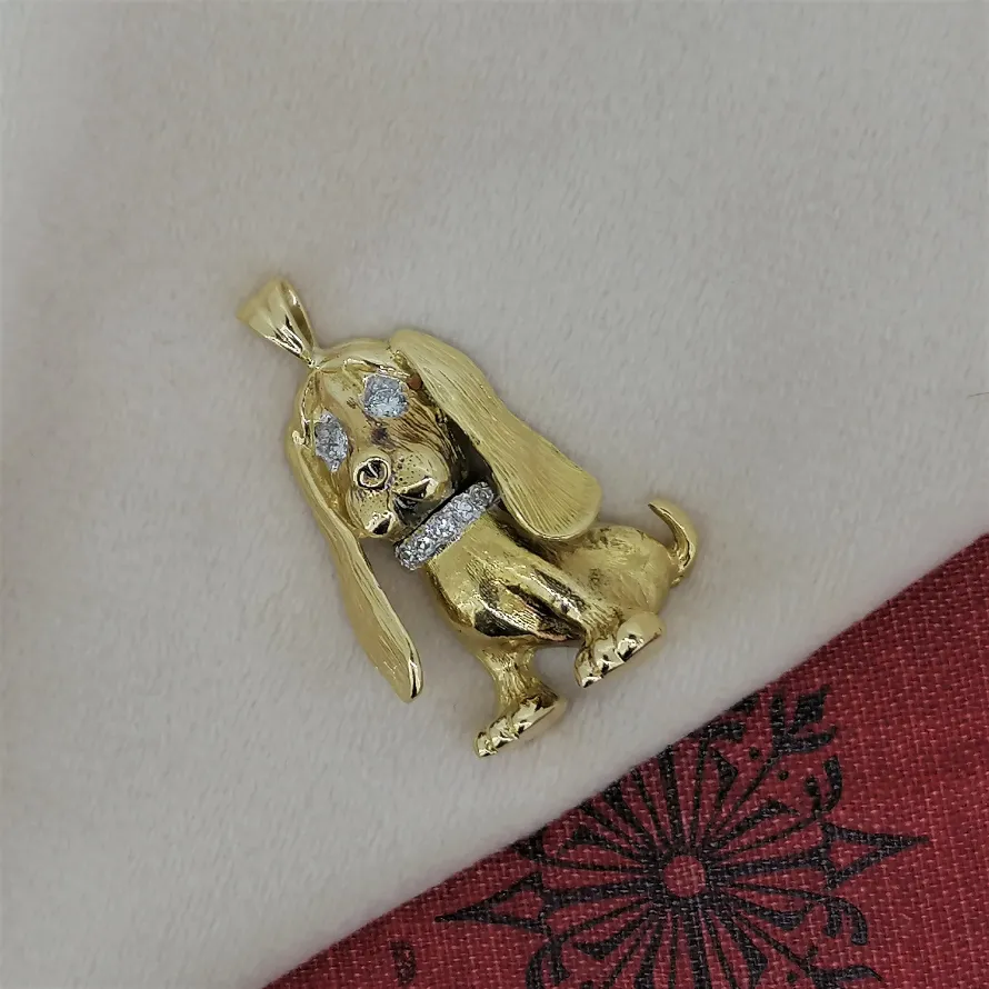 18ct Gold Basset Dog Pendant with Diamond Eyes — image 3