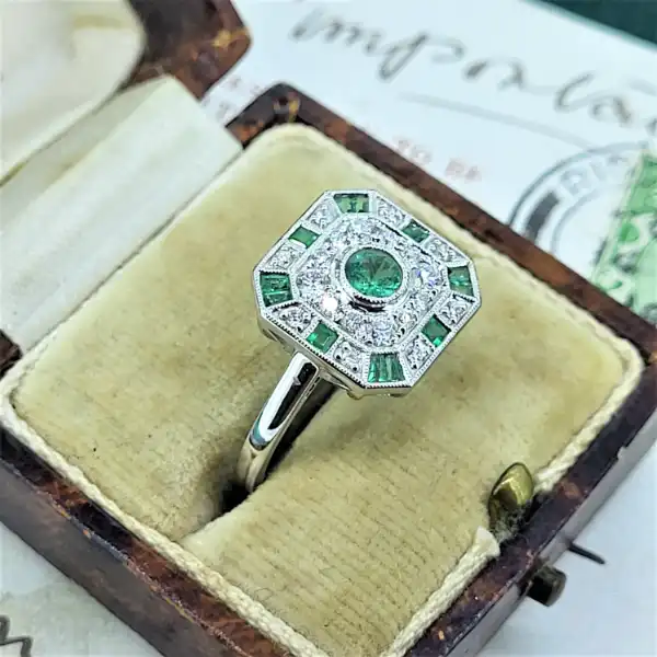 18ct Art Deco Fancy Emerald and Diamond Ring — image 2