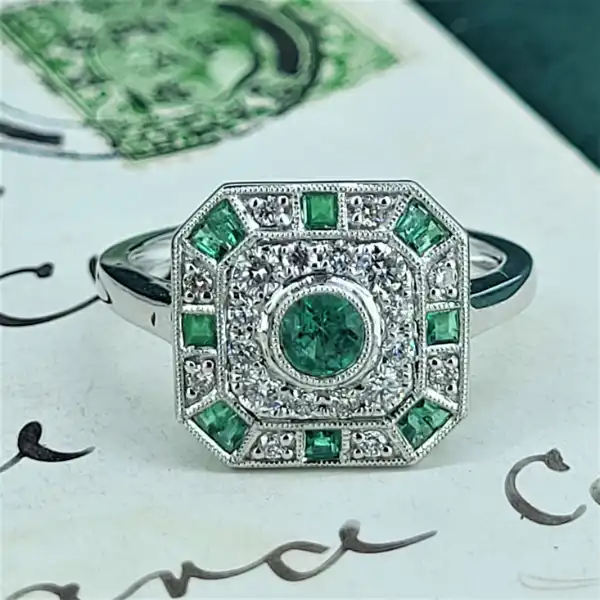 18ct Art Deco Fancy Emerald and Diamond Ring — image 4