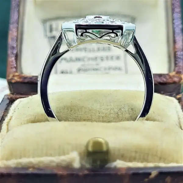 18ct Art Deco Fancy Emerald and Diamond Ring — image 5