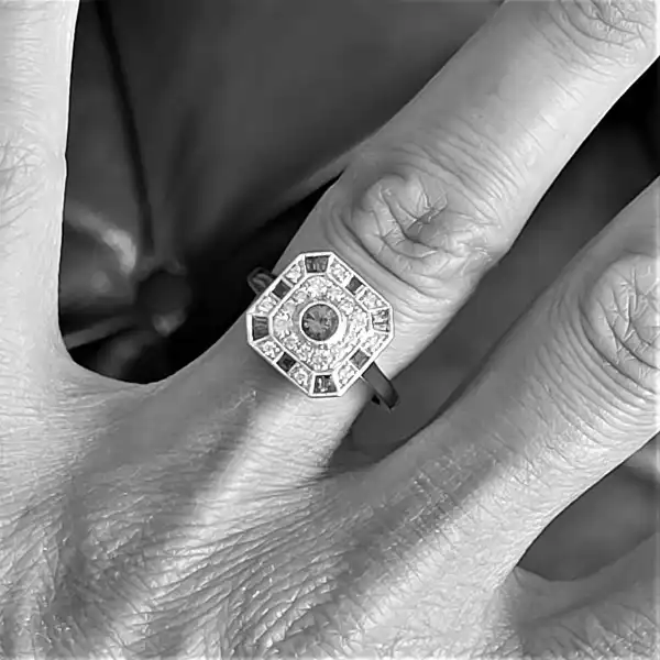 18ct Art Deco Fancy Emerald and Diamond Ring — image 6