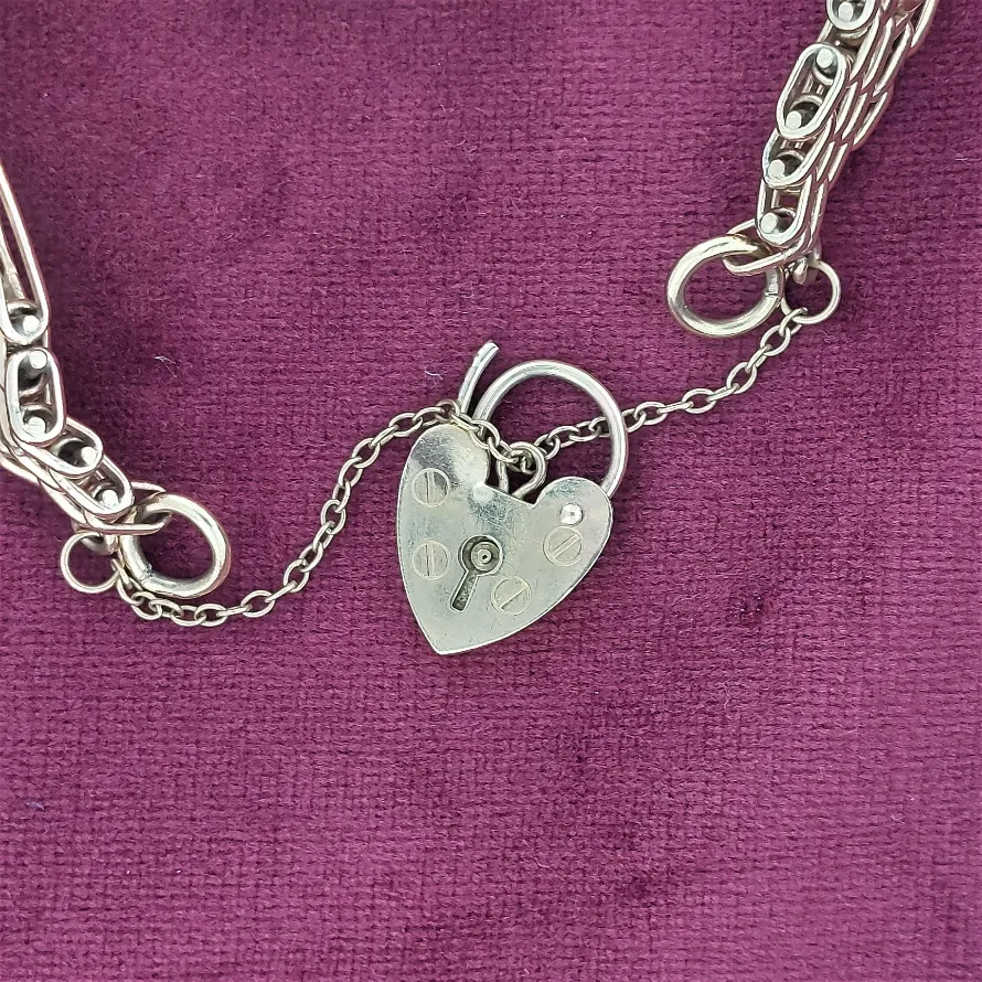 9ct White Gold and Peridot Gate Bracelet — image 6