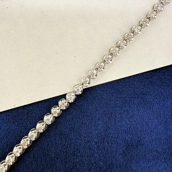 18ct White Gold Illusion Set Diamond Tennis Bracelet - 1.06cts — image 4