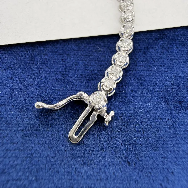 18ct White Gold Illusion Set Diamond Tennis Bracelet - 1.06cts — image 6