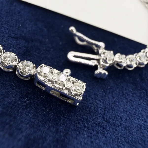 18ct White Gold Illusion Set Diamond Tennis Bracelet - 1.06cts — image 7