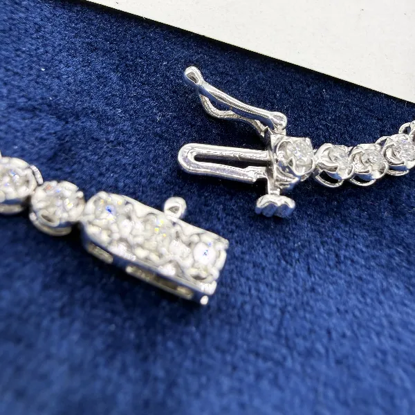 18ct White Gold Illusion Set Diamond Tennis Bracelet - 1.06cts — image 8