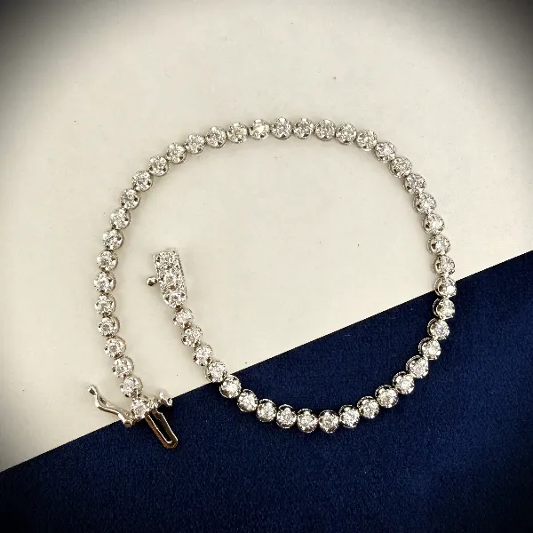 18ct White Gold Illusion Set Diamond Tennis Bracelet - 1.06cts