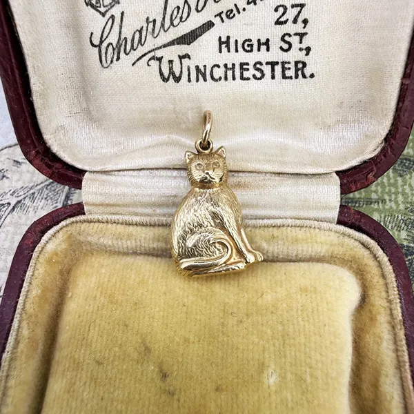 9ct Yellow Gold Sitting Cat Charm, Birmingham 1975 — image 4