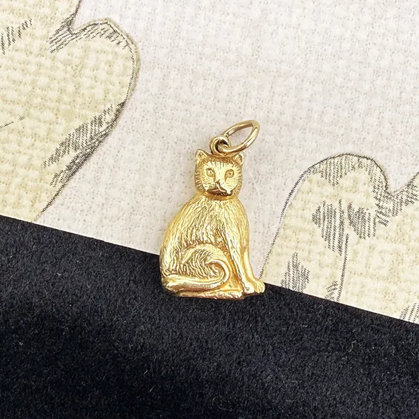 9ct Yellow Gold Sitting Cat Charm, Birmingham 1975 — image 5