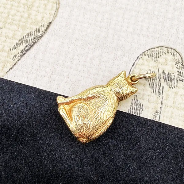9ct Yellow Gold Sitting Cat Charm, Birmingham 1975 — image 7