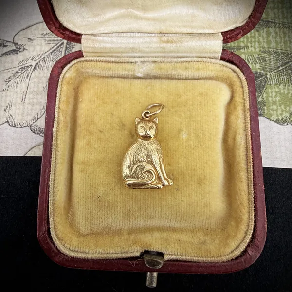 9ct Yellow Gold Sitting Cat Charm, Birmingham 1975