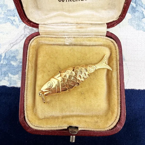 9ct Yellow Gold Large Flexible Fish Charm, London 1977 — image 2