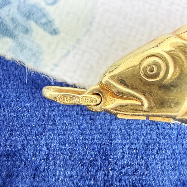 9ct Yellow Gold Large Flexible Fish Charm, London 1977 — image 8