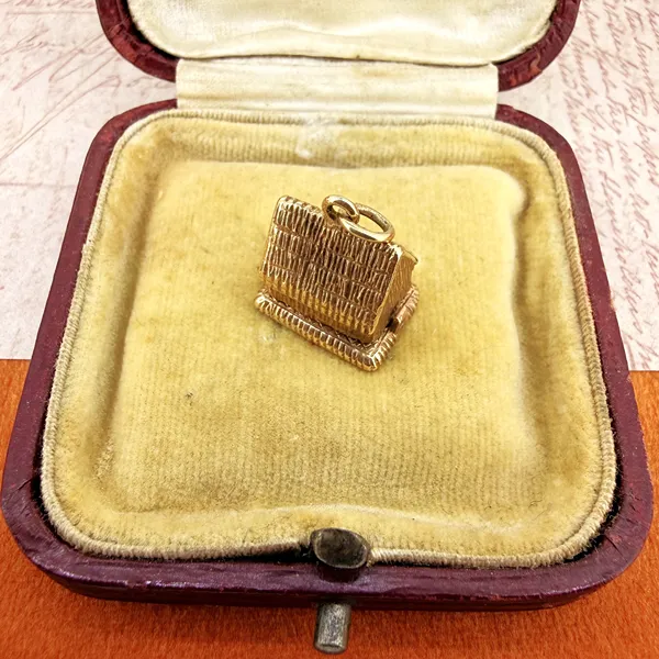 9ct Yellow Gold Needle In A Haystack Charm, Birmingham 1971 — image 2