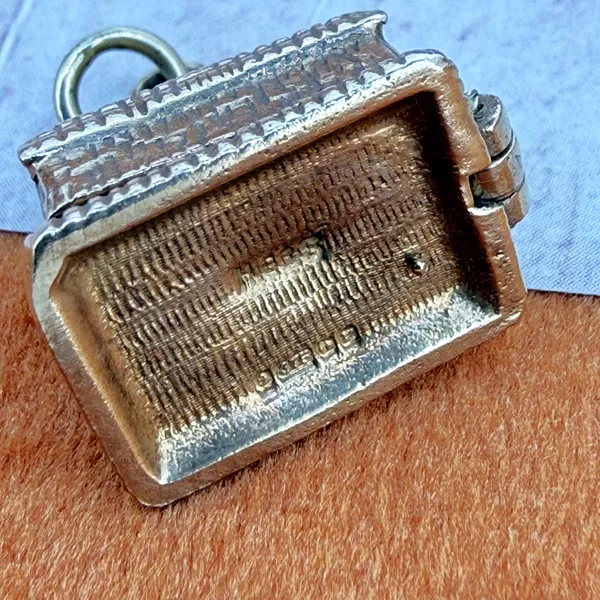 9ct Yellow Gold Needle In A Haystack Charm, Birmingham 1971 — image 9