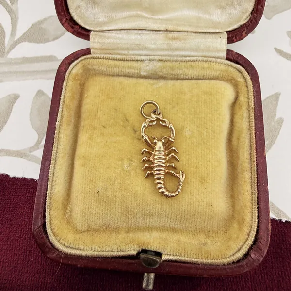 Vintage 9ct Gold Scorpion Charm, Birmingham 1970 — image 2