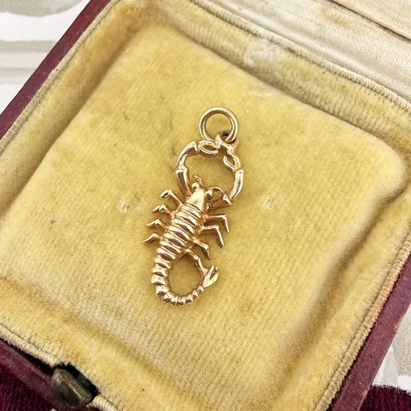 Vintage 9ct Gold Scorpion Charm, Birmingham 1970 — image 3