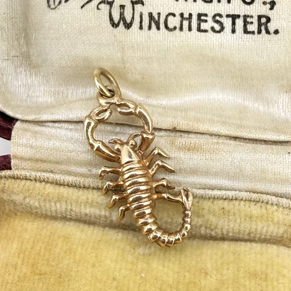 Vintage 9ct Gold Scorpion Charm, Birmingham 1970 — image 4