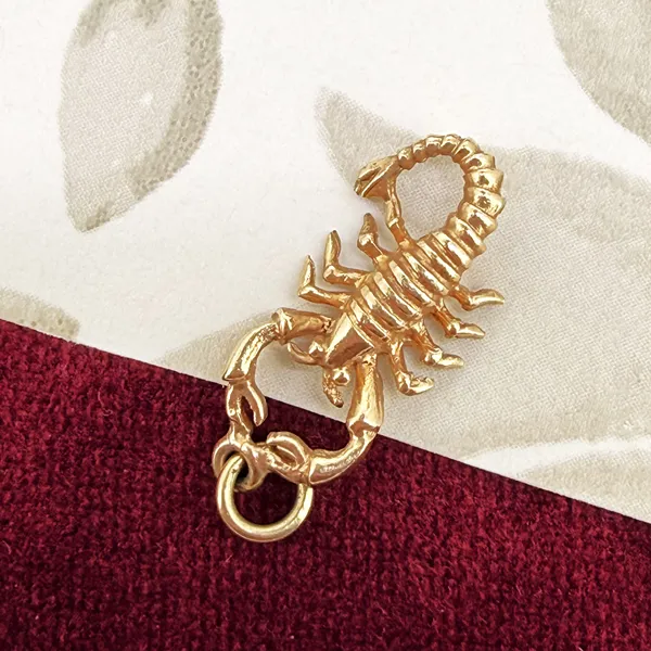 Vintage 9ct Gold Scorpion Charm, Birmingham 1970 — image 5
