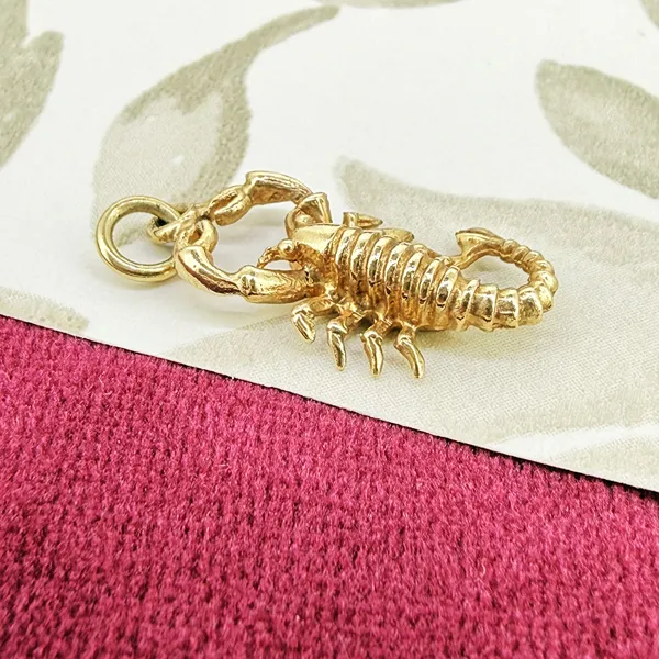 Vintage 9ct Gold Scorpion Charm, Birmingham 1970 — image 6