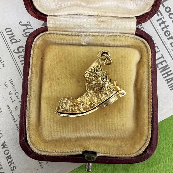 9ct Yellow Gold Opening Boot Charm, Birmingham 1973 — image 2