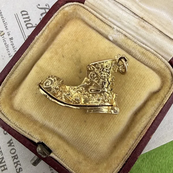 9ct Yellow Gold Opening Boot Charm, Birmingham 1973 — image 3