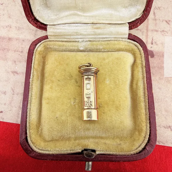 9ct Yellow Gold Post Box Charm, Birmingham 1978 — image 2