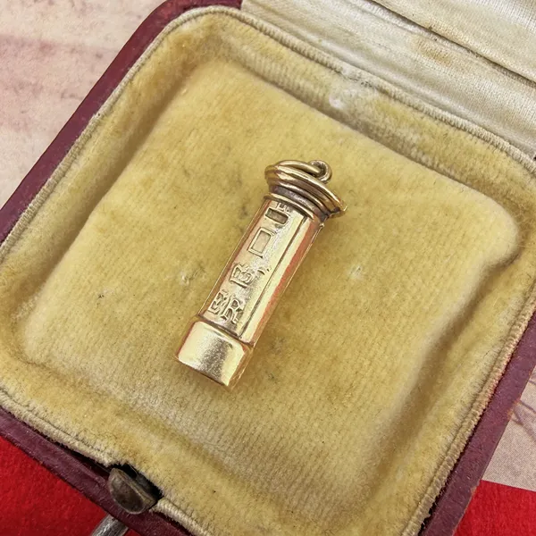 9ct Yellow Gold Post Box Charm, Birmingham 1978 — image 3