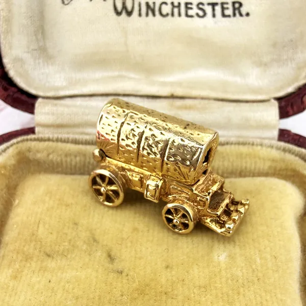 9ct Yellow Gold Opening Wagon Charm, circa 1965 — image 4