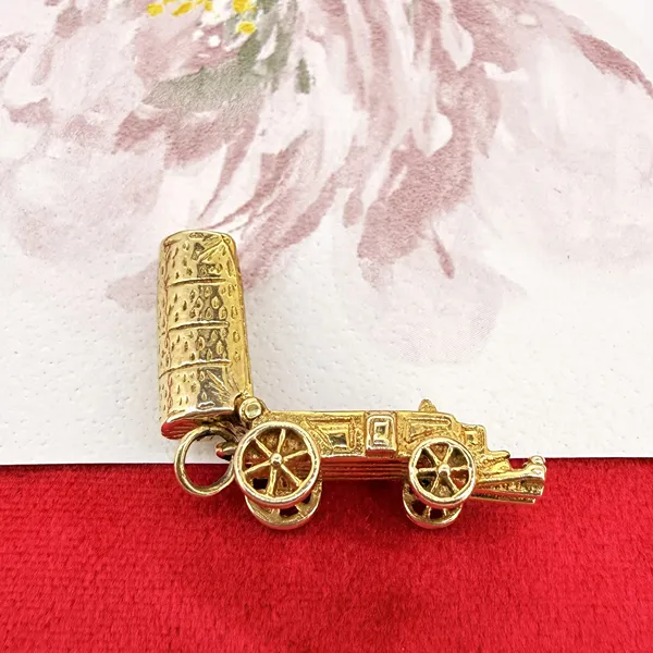 9ct Yellow Gold Opening Wagon Charm, circa 1965 — image 8