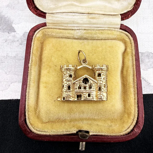 Vintage 9ct Gold Castle Charm, London 1970 — image 2