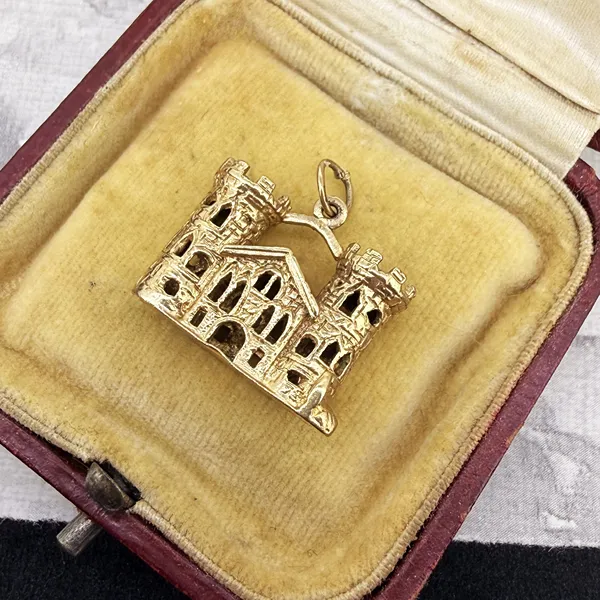 Vintage 9ct Gold Castle Charm, London 1970 — image 4