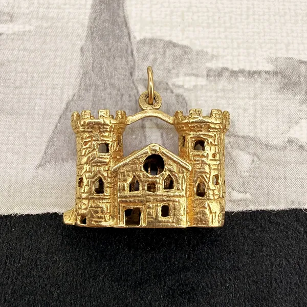 Vintage 9ct Gold Castle Charm, London 1970 — image 7