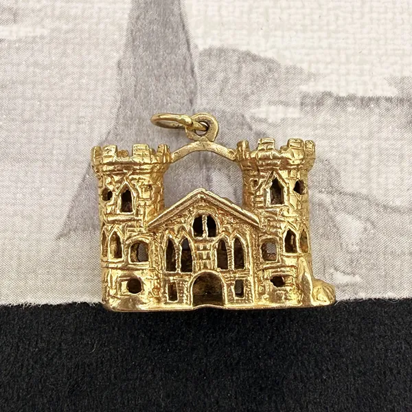 Vintage 9ct Gold Castle Charm, London 1970 — image 8