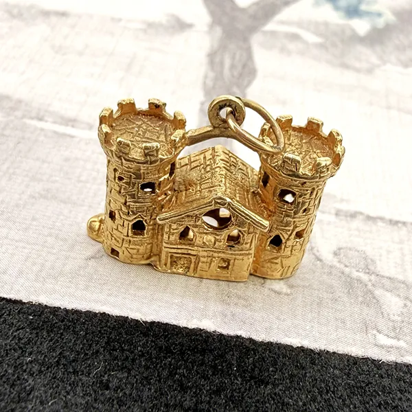 Vintage 9ct Gold Castle Charm, London 1970 — image 9