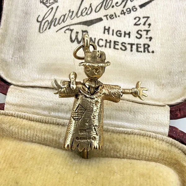 Vintage 9ct Gold Scarecrow Charm, London 1972 — image 4