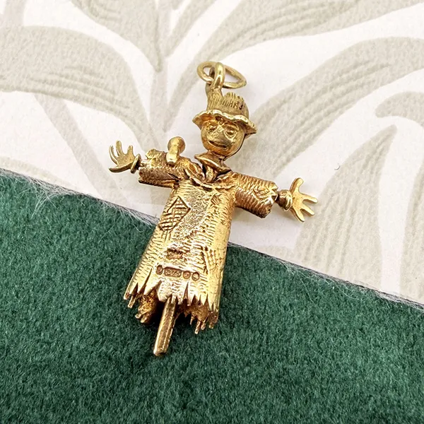 Vintage 9ct Gold Scarecrow Charm, London 1972 — image 5