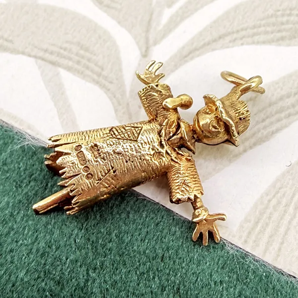 Vintage 9ct Gold Scarecrow Charm, London 1972 — image 6
