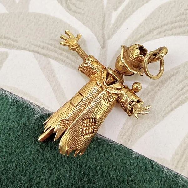 Vintage 9ct Gold Scarecrow Charm, London 1972 — image 7